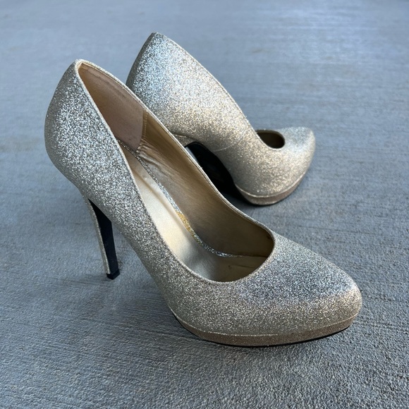 Champagne/ Gold Glitter Heels - Worn Once - Fits like size 8 - Picture 7 of 7